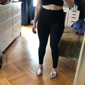 High waisted, slightly printed leggings